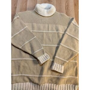 Lion Crafters Tan And White Knit Sweater Size XL‎